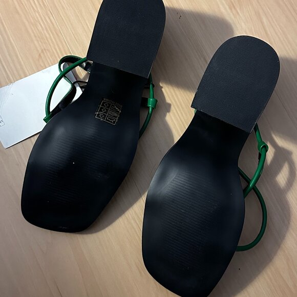 Cross Strap Chunky Heeled Sandals - Picture 7 of 7